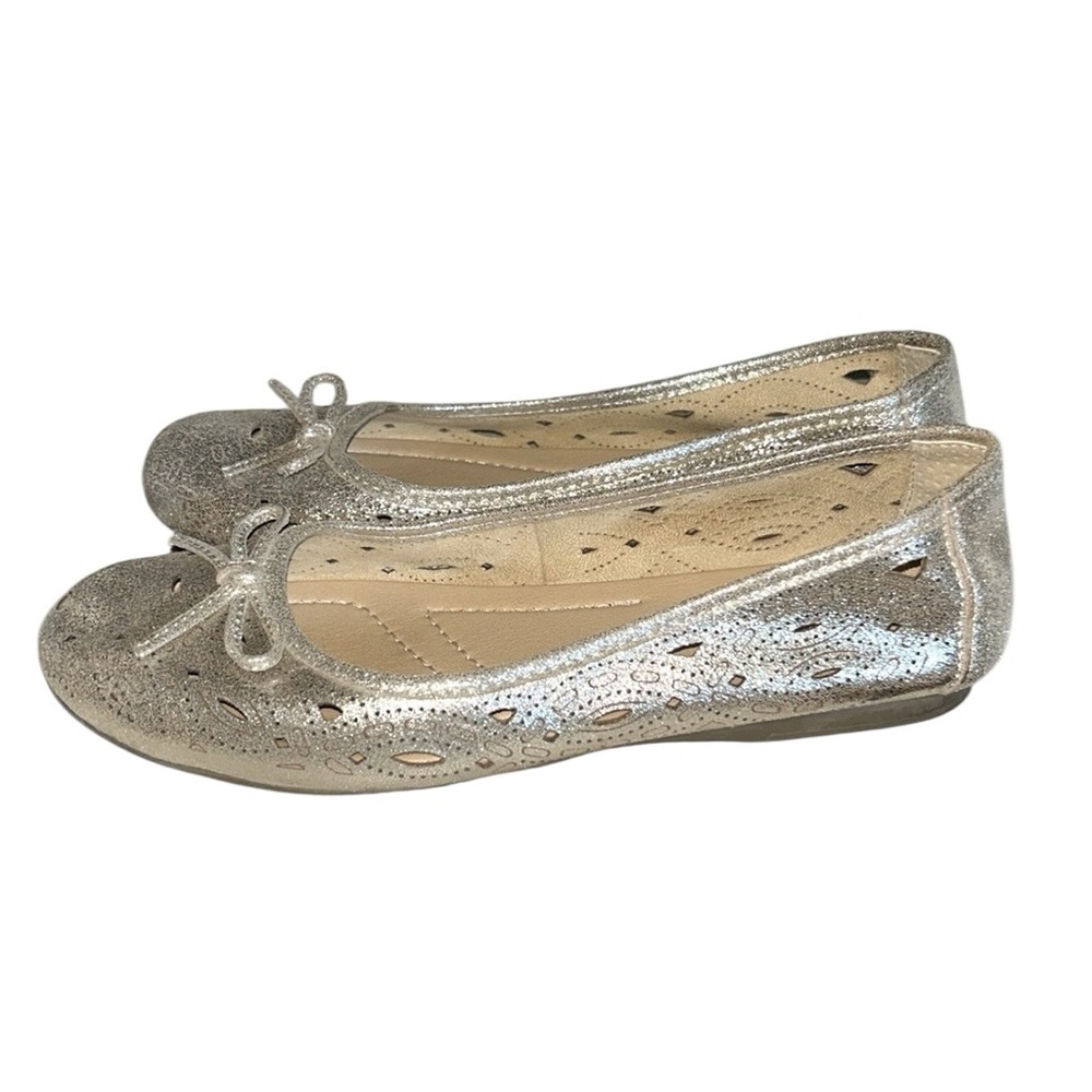 EARTH Josie Leather Comfort Laser Cut Bow Ballet Flats Metallic Gold Shoes Sz 8 - Picture 3 of 10